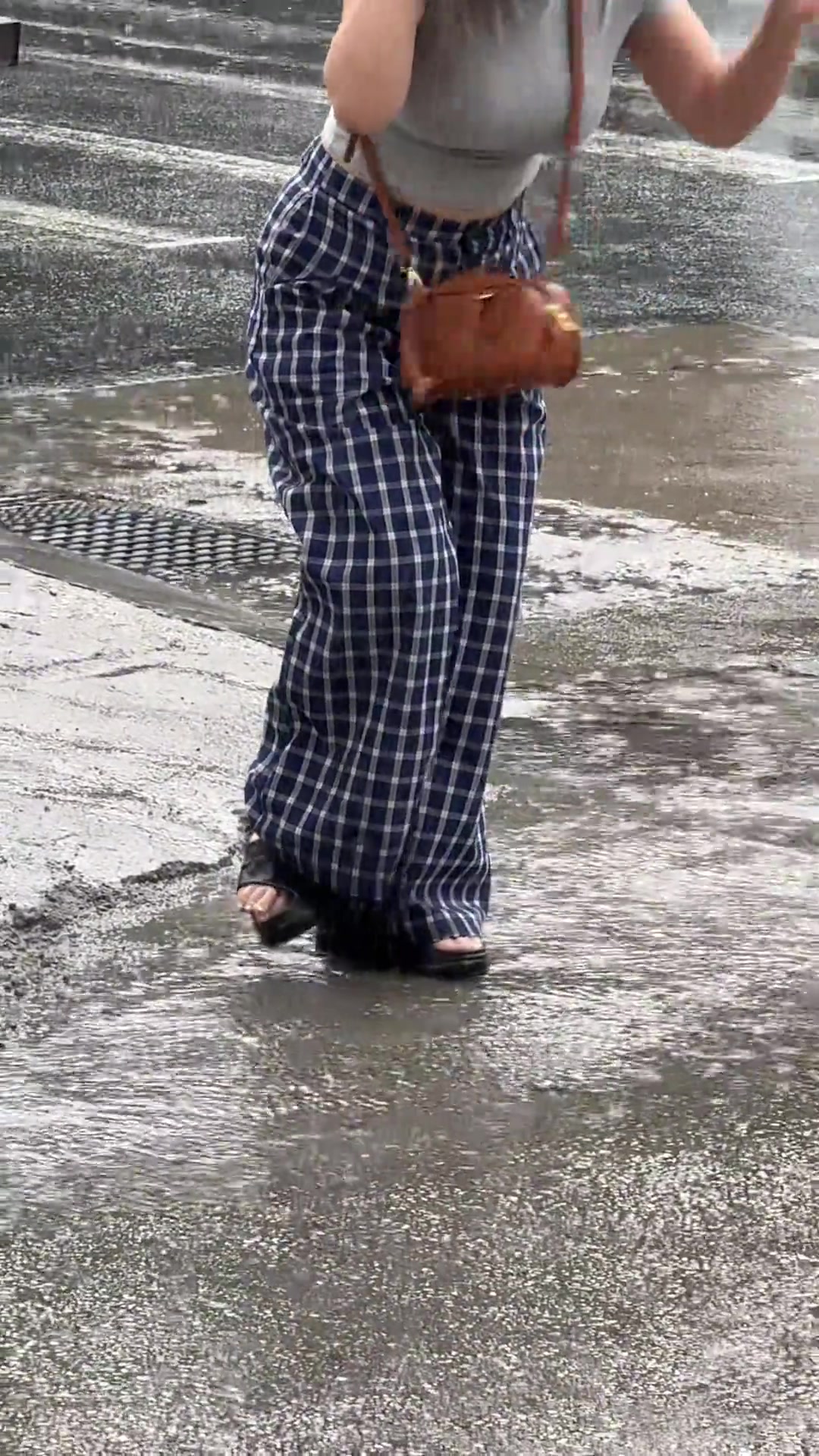 她这就突出一个离谱...