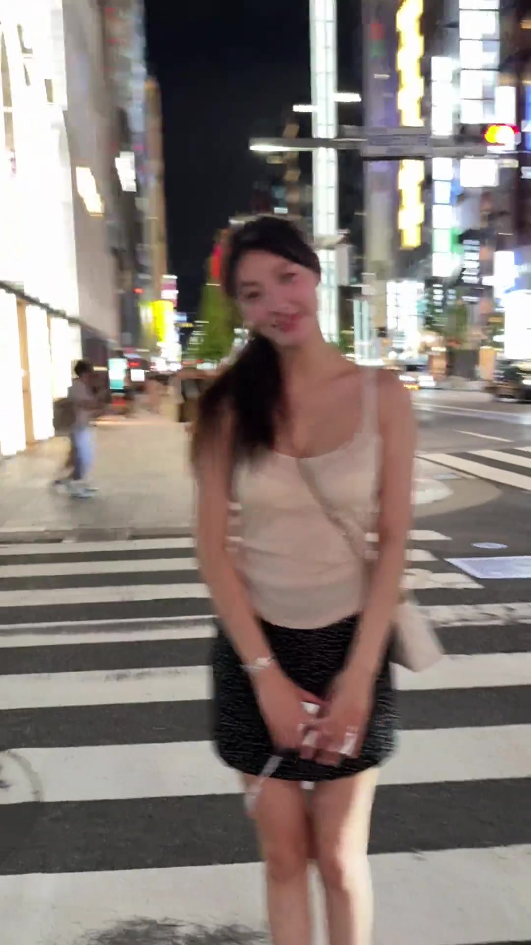 要给闺蜜拍照，怎么还害羞了