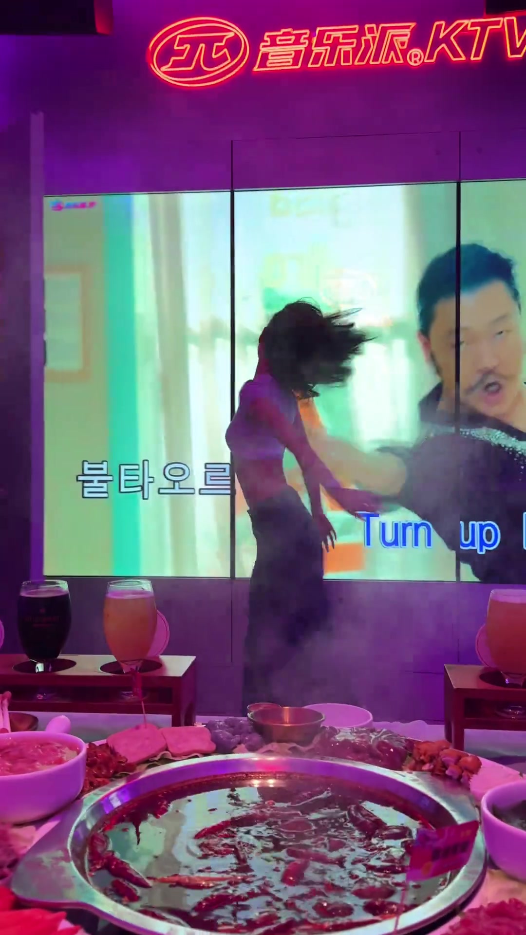 别跳了，咱们KTV好好吃点火锅不好么