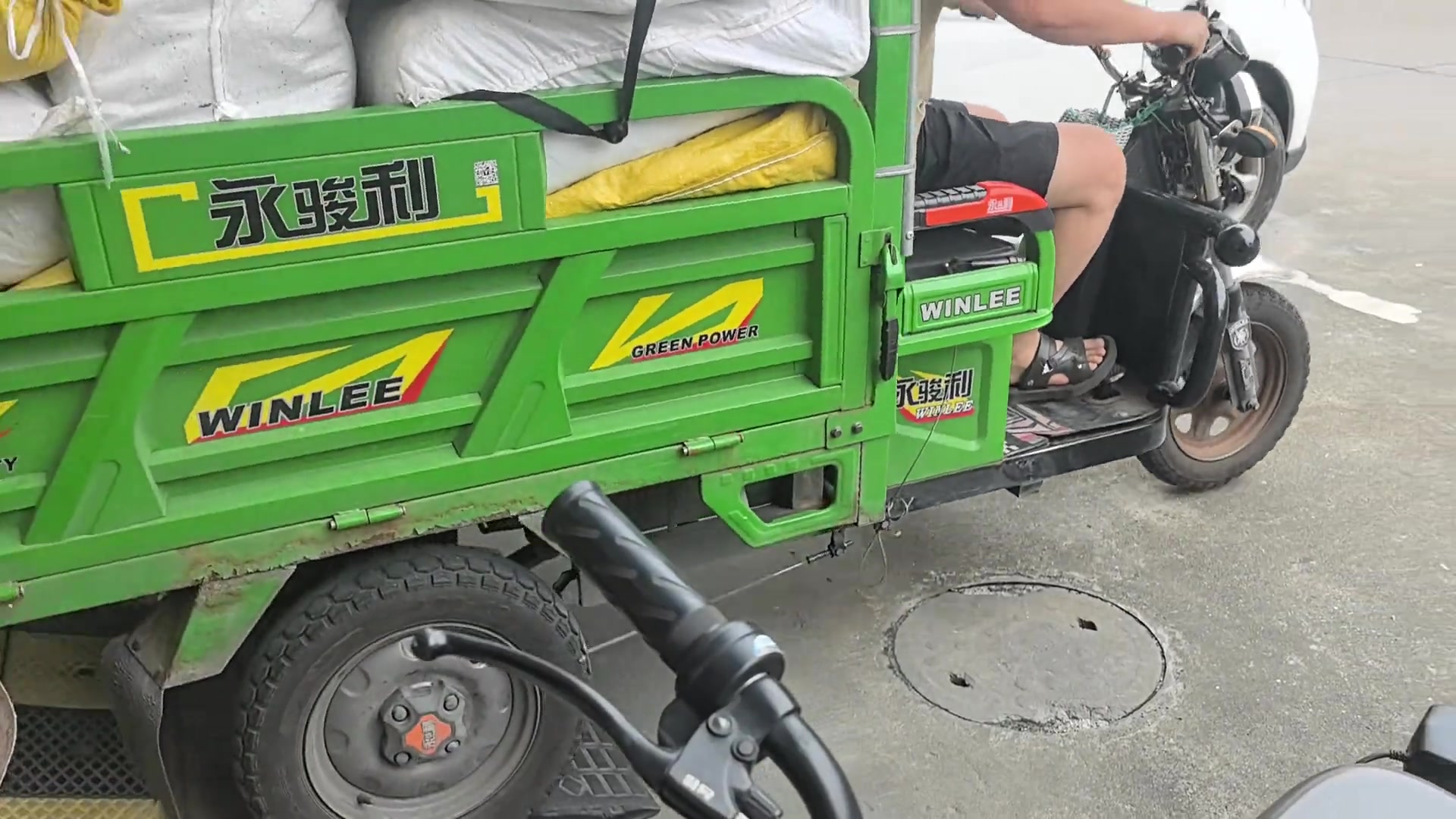 这三轮车骑得也是没谁了