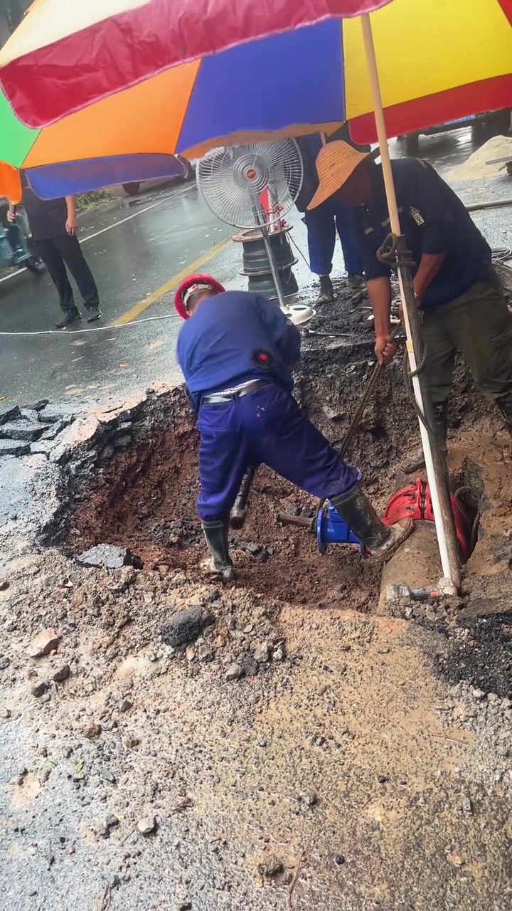 太刺激了！！这水喷的和喷泉一样的
