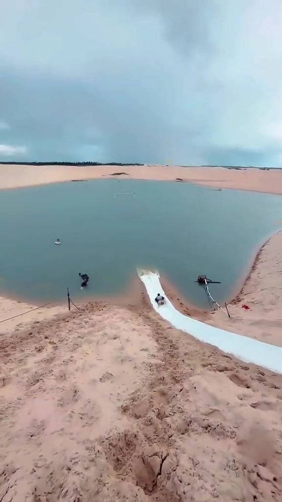 这水上滑板也太好玩了吧