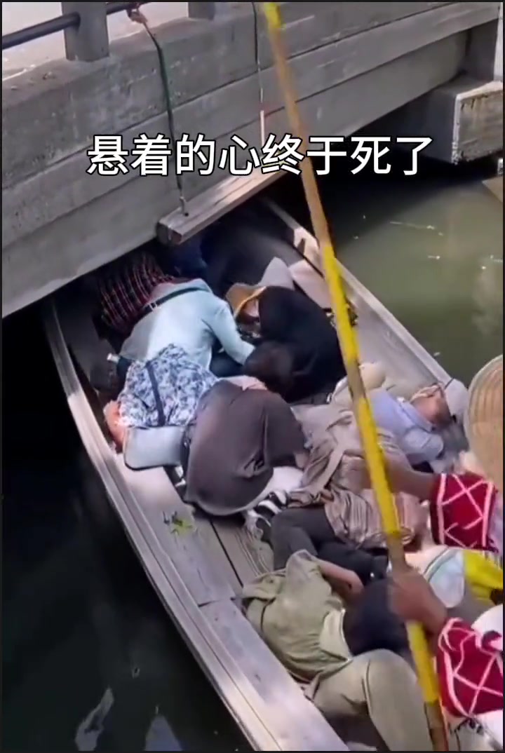 船走了，发动机还在岸上