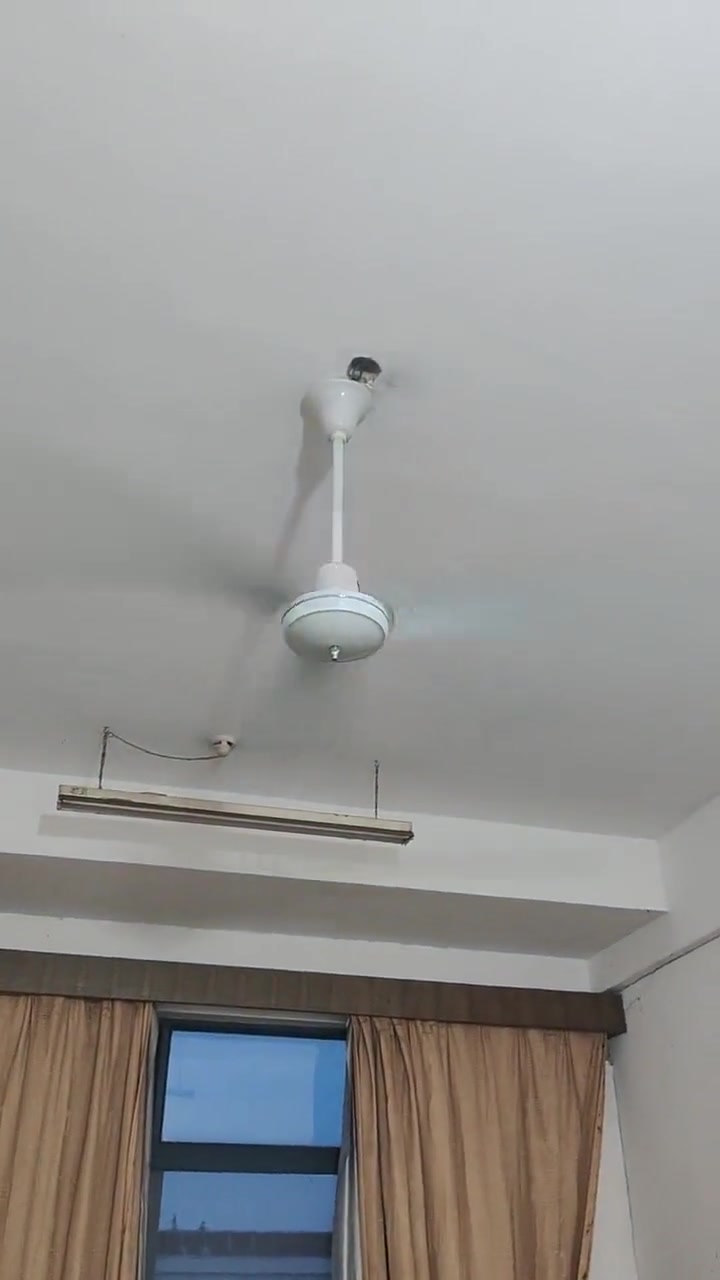 吊伞转这么快，就不怕掉下来削到头吗