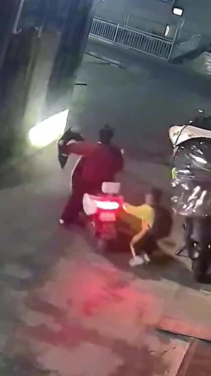 好危险！小孩子不懂事，大人也不懂事