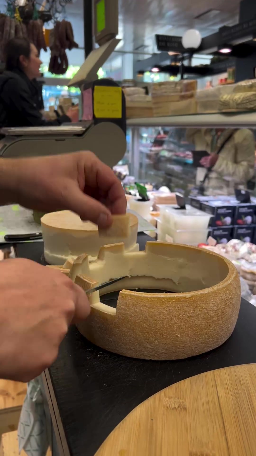 这蛋糕可以取名叫围城了！！