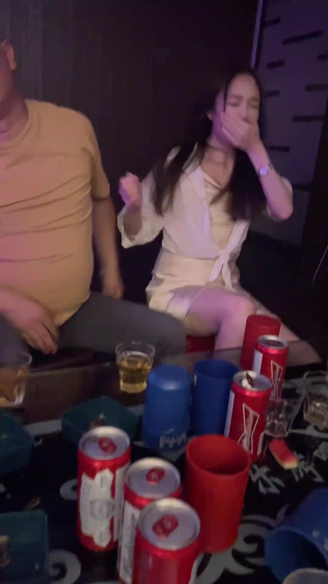 最烦这种人！人家在KTV亲嘴你瞎拍什么啊