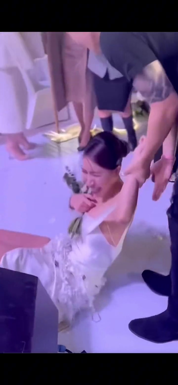 为了抢花也是拼了老命了！