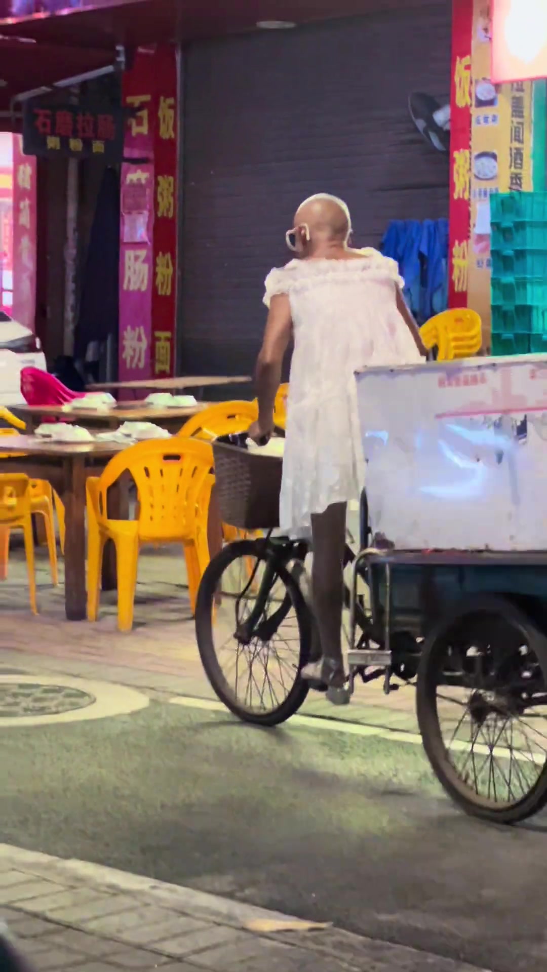 第一次在一个人身上看到男女老少！