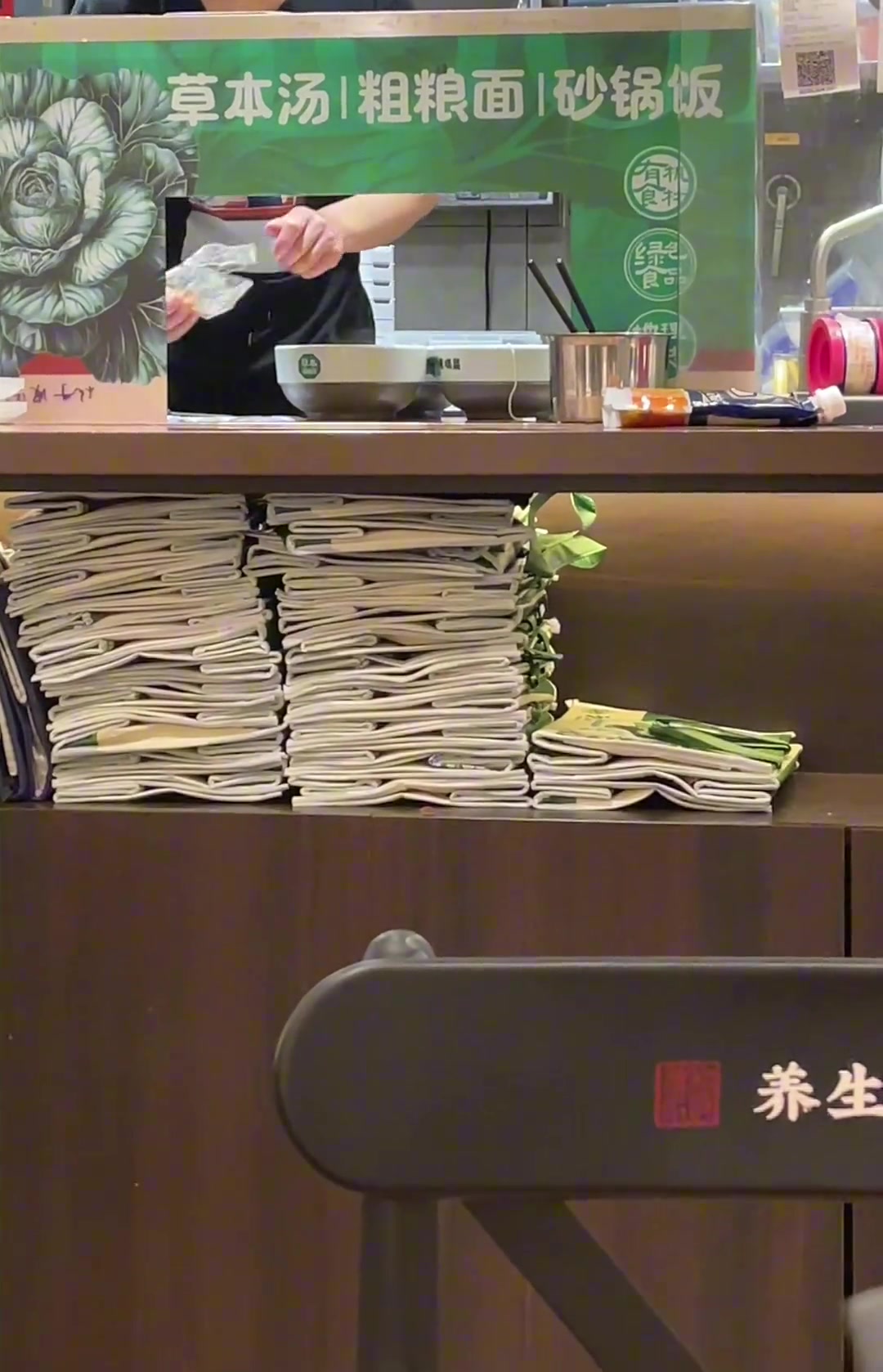 是不是很多商场里的餐厅，不让动明火的啊