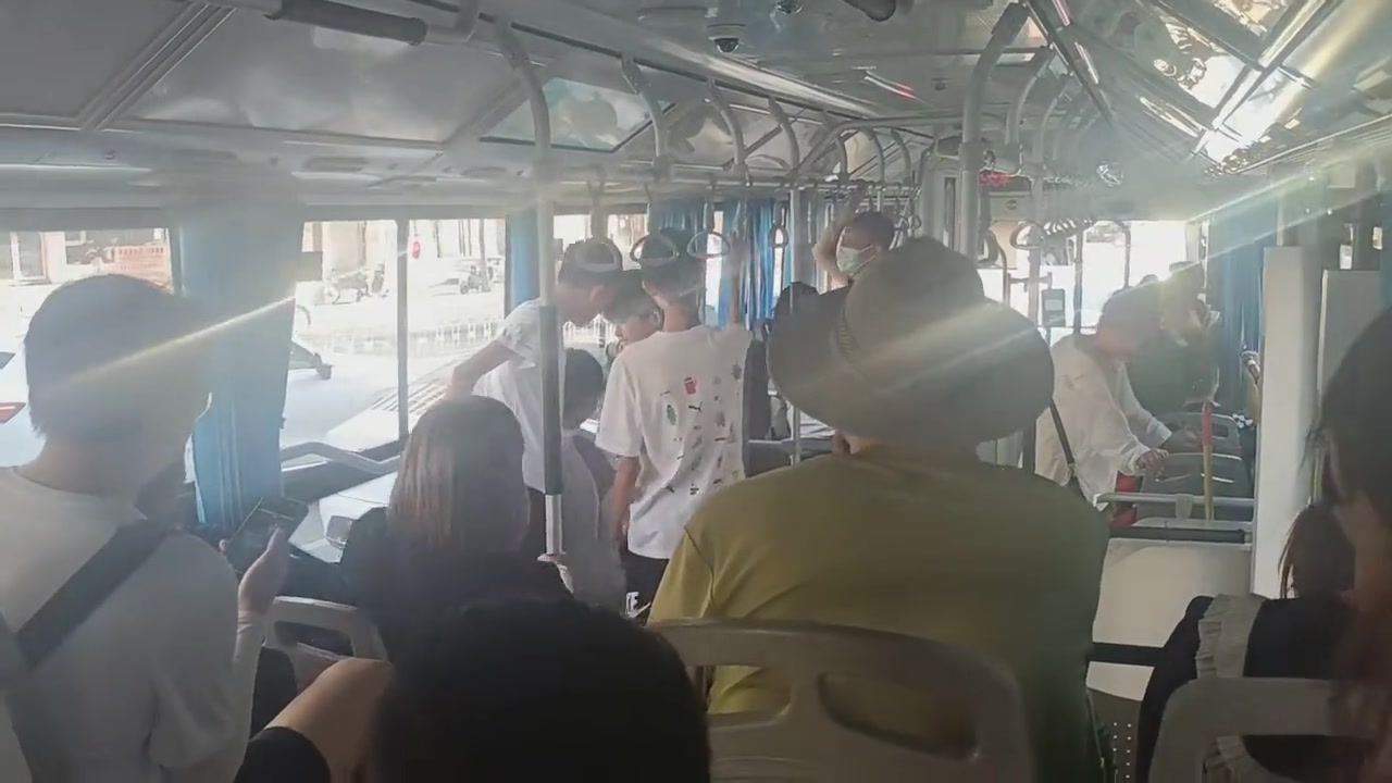 大哥：本来就烦，你几个还在不容易