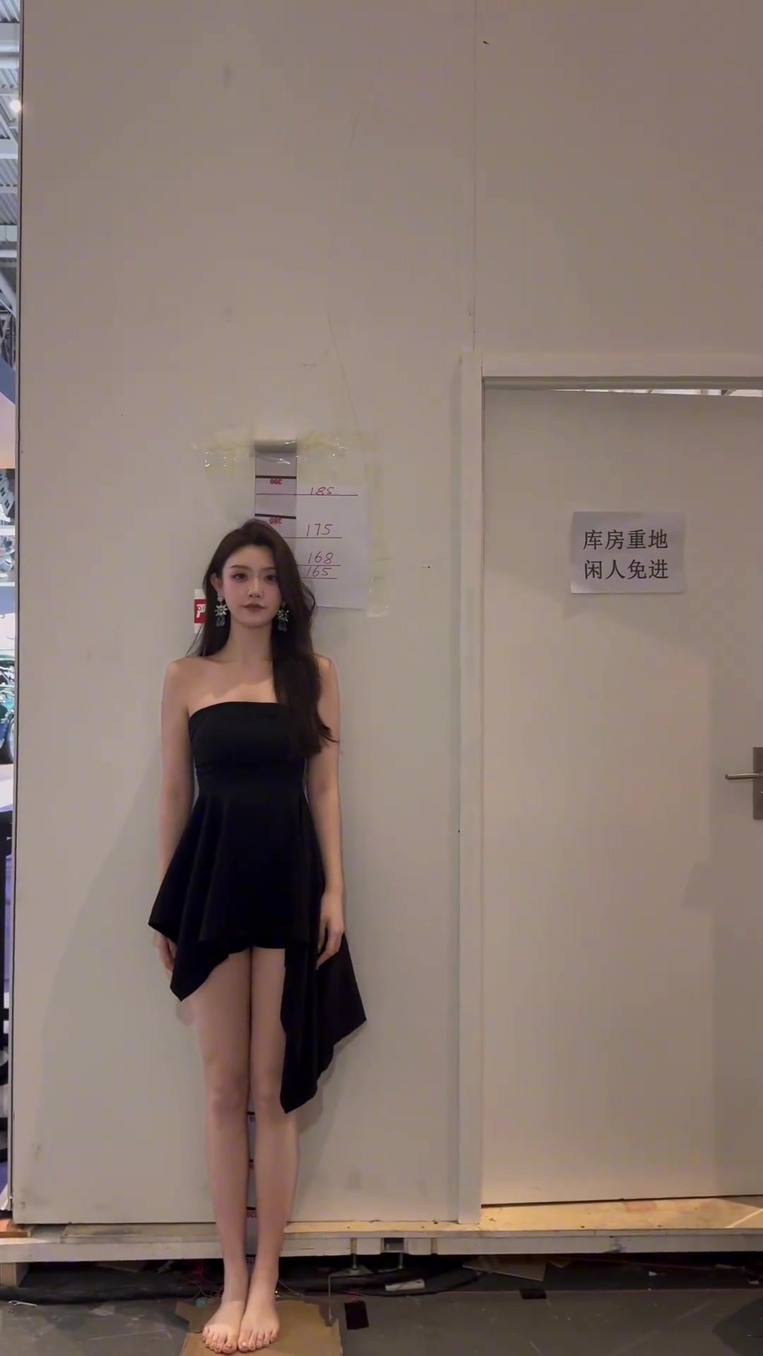 真有那么长的腿啊！小姐姐这应该是真实的吧