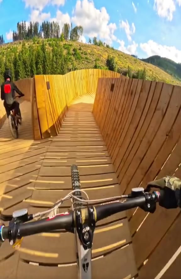 第一视角极限单车！这个极限山路大家敢挑战吗