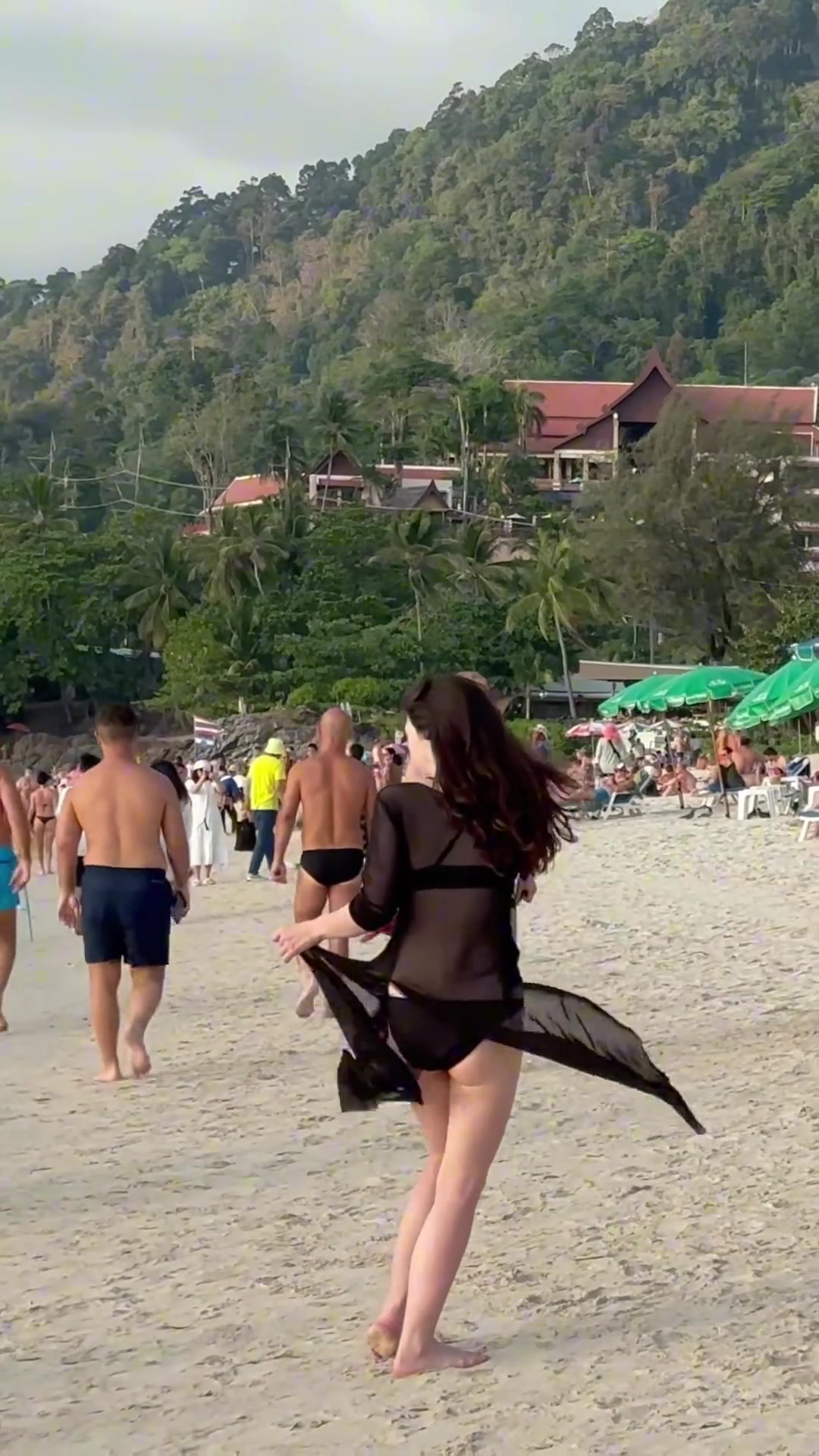 有时候多穿一件比没穿更有观感...