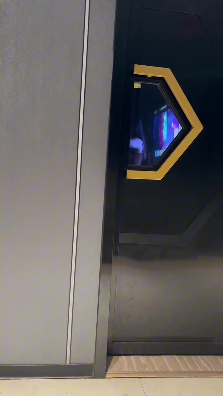 在KTV看到这个包厢很嗨啊！想加入他们