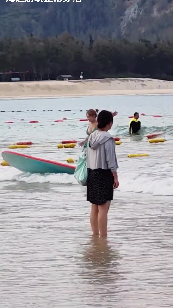 小姐姐这冲浪水平还不错呀