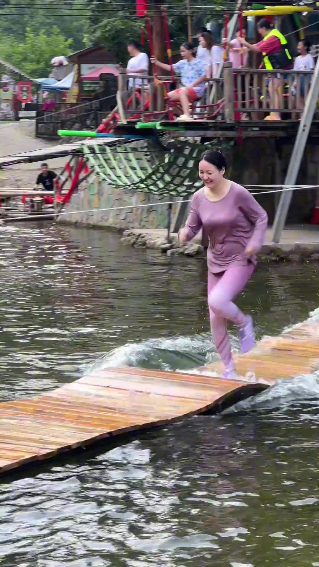 女子怎么穿秋裤出来了