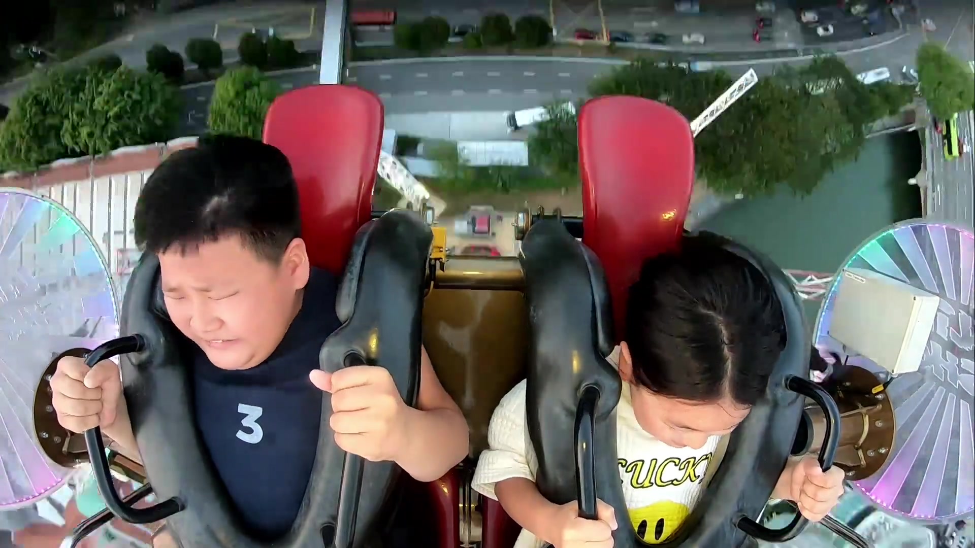 一个是真勇敢，一个是真嘴硬