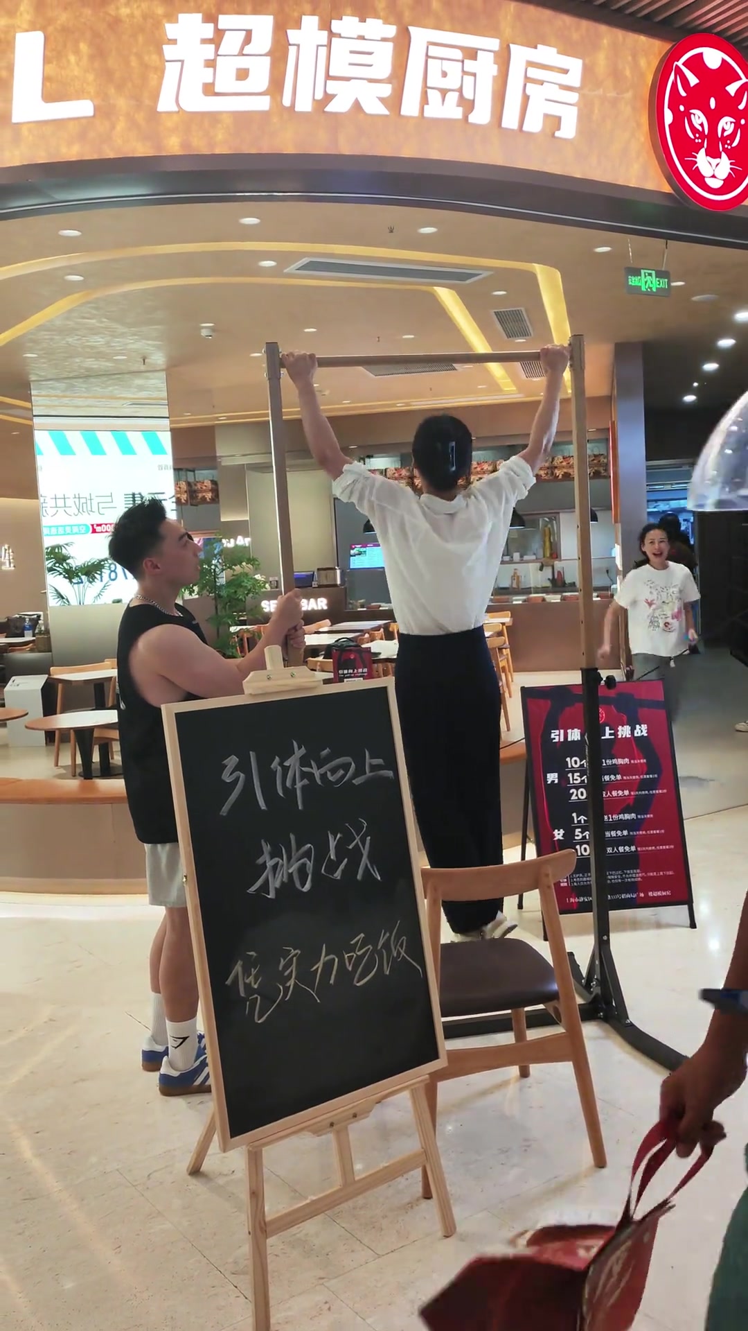 妹子这引体向上打败了95%的男性