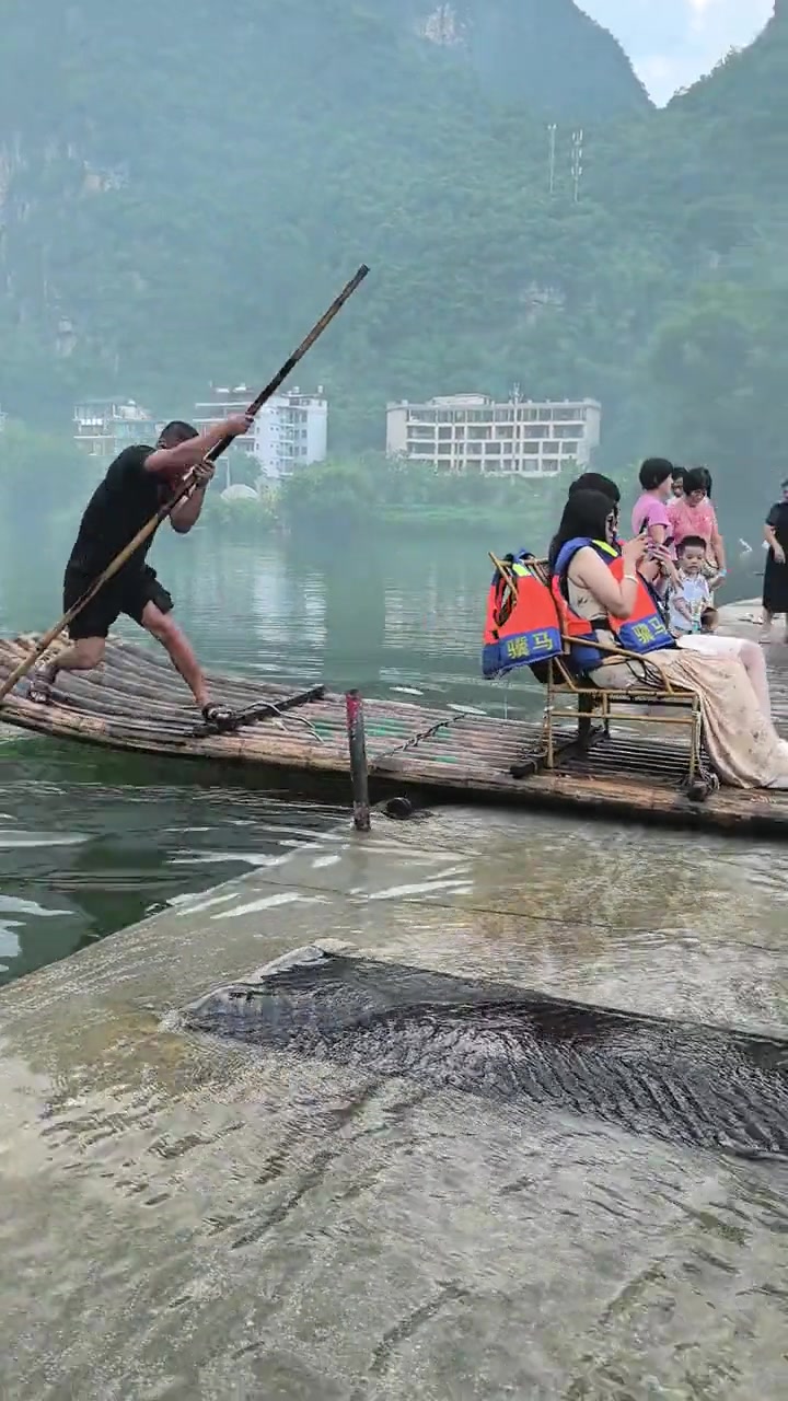 船游走了，发动机还在岸上