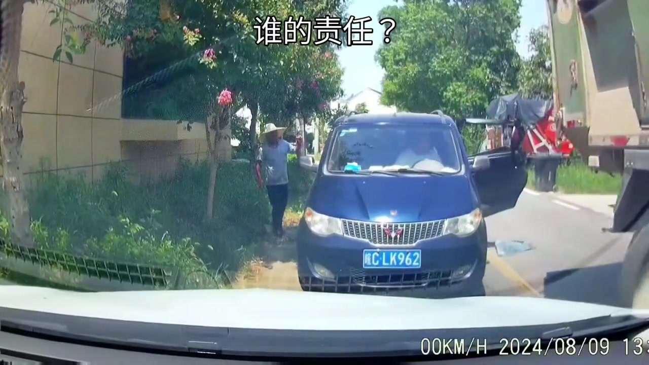 货车挂到小车车门，车门直接变形，这是谁的责任