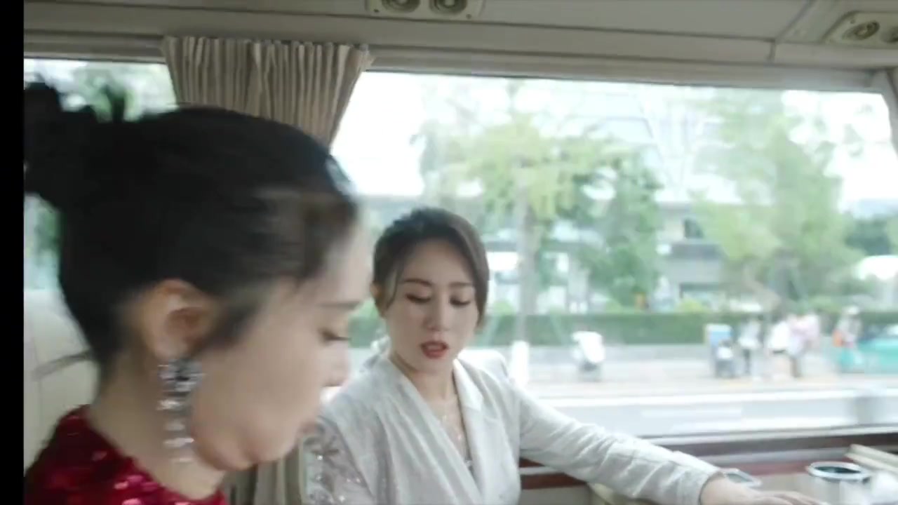 高叶姐姐的高跟鞋手包把我丽姐给震惊了！