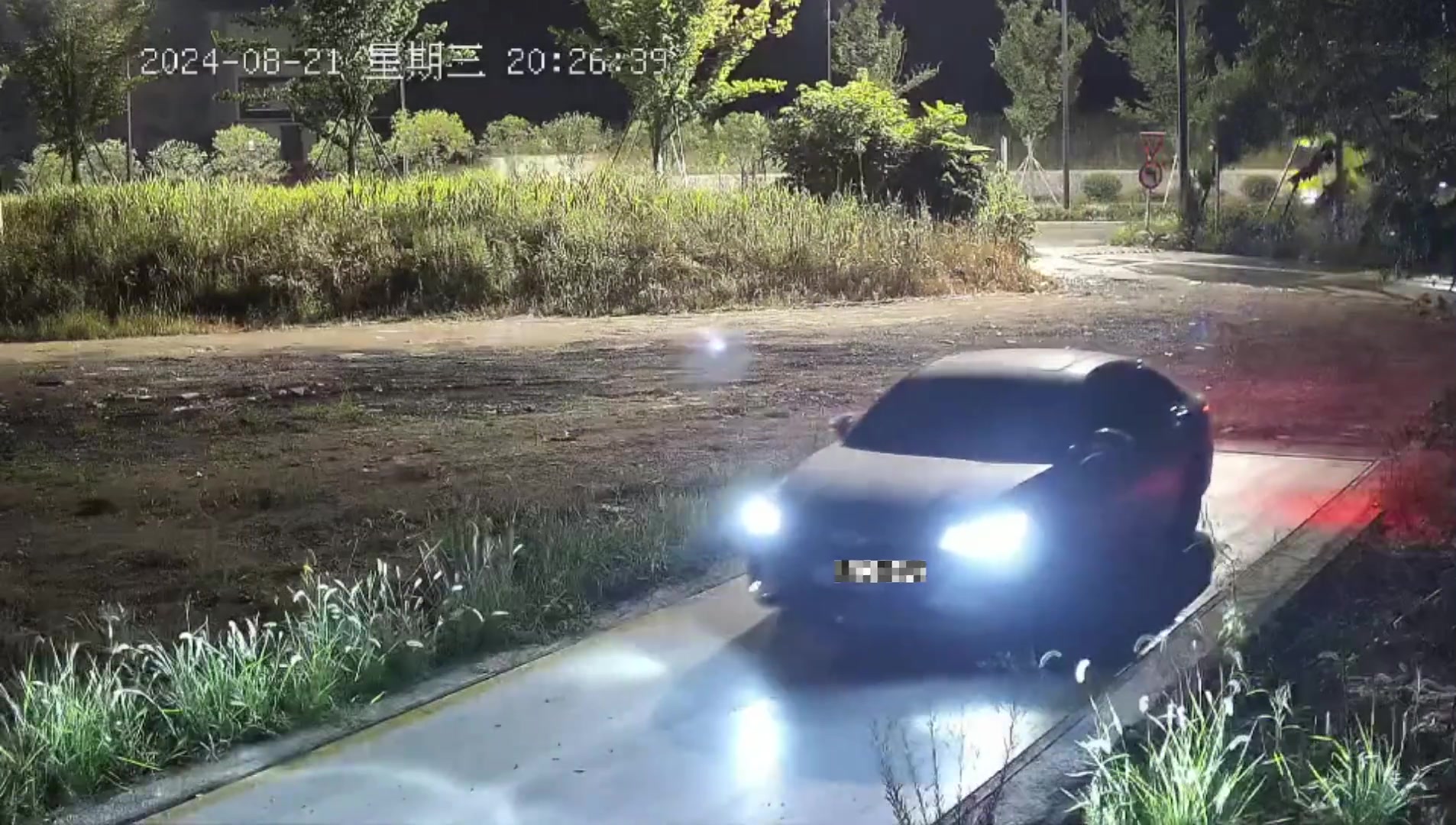 兄台，场地费麻烦交一下，谢谢！