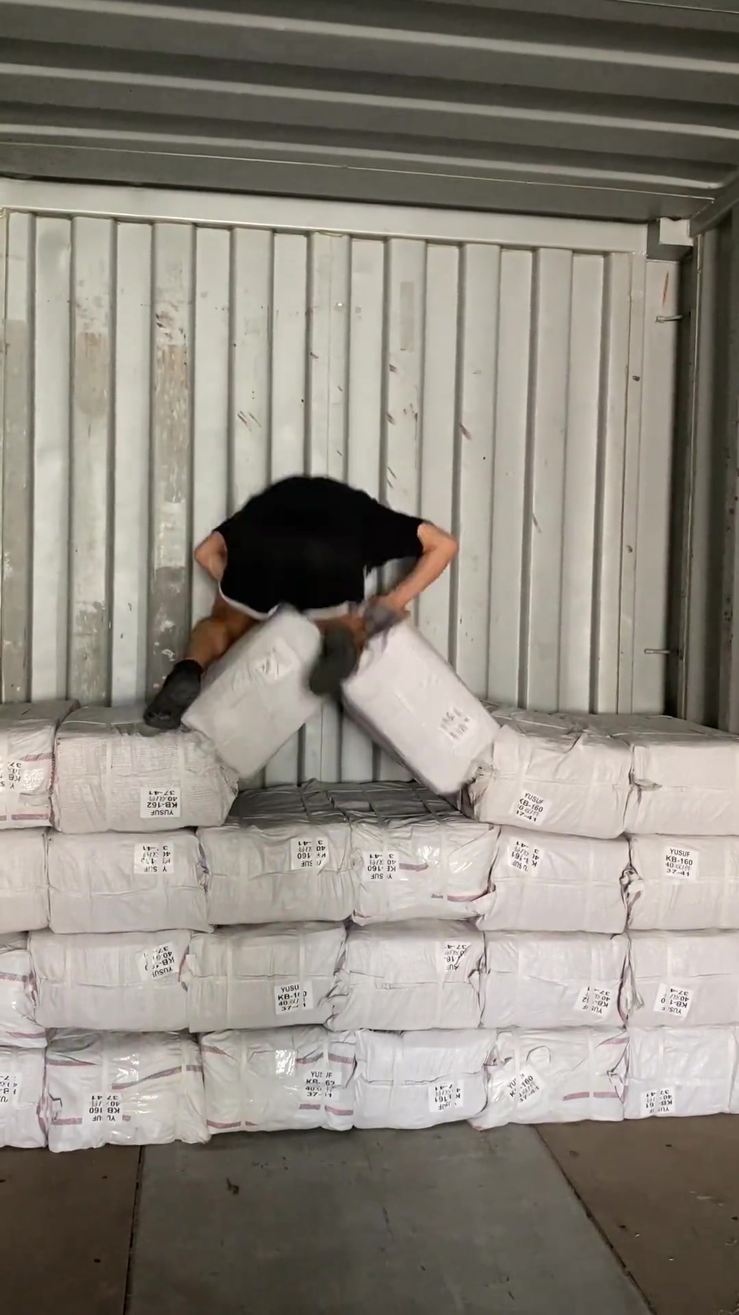 老外卸中国集装箱卸到怀疑人生