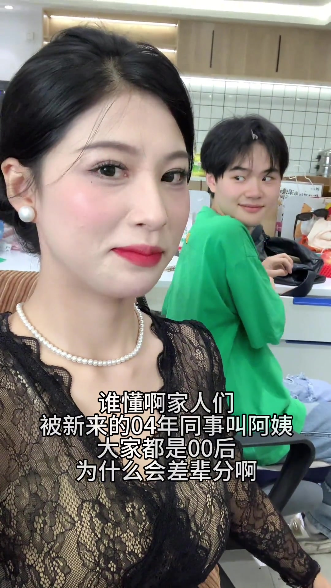 没有字，就看图，这不是妥妥的母子俩吗