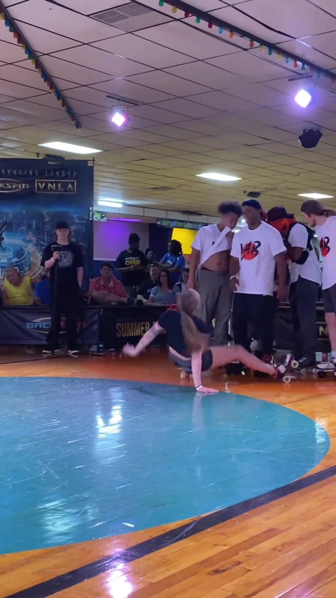 这在溜冰场能把我迷得一愣一愣的