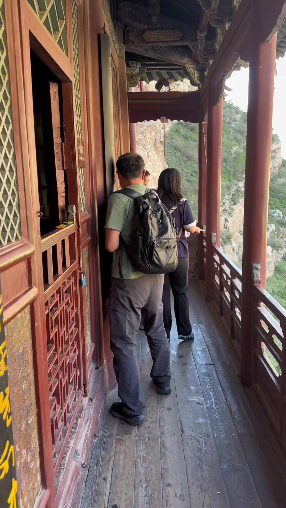 大哥这趟值了，悬空寺被他上上下下摸了个遍