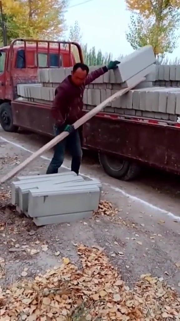 有时候就是太能干太卷了，所以待遇上不来