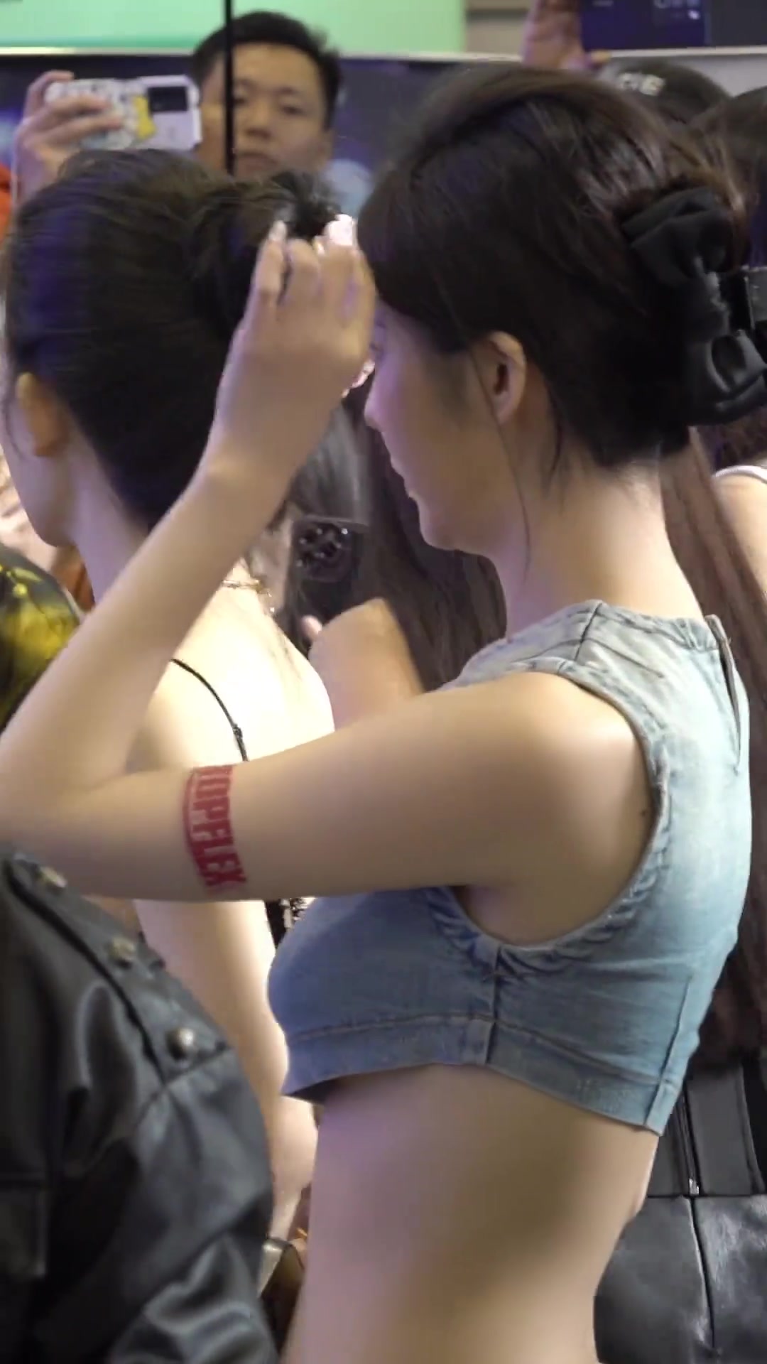 这个“选美”比赛是比拼穿搭的布料用量么