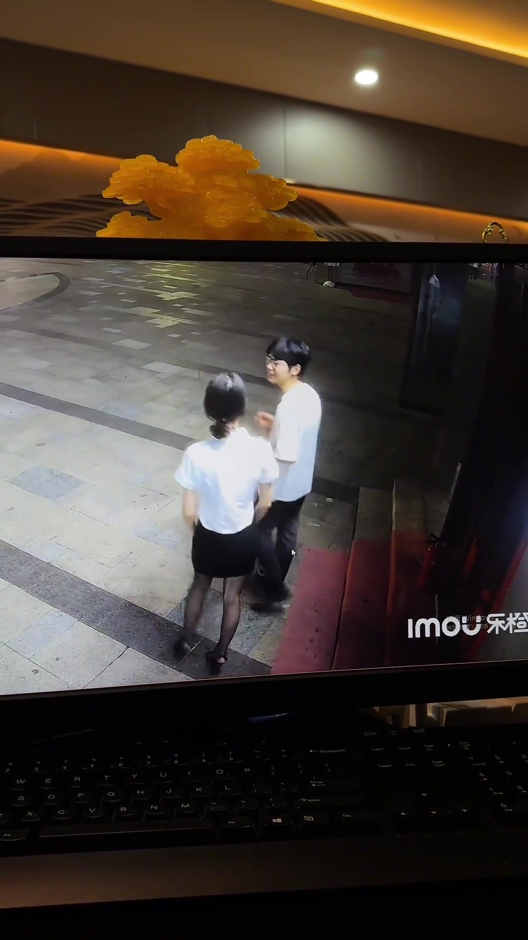 spa完，这个小哥好像不想走，很不舍啊...