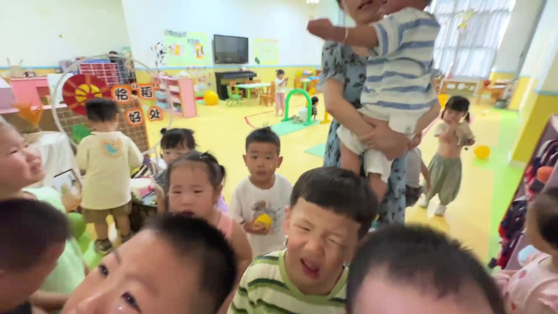 老师，那个绿色条纹假哭！！！