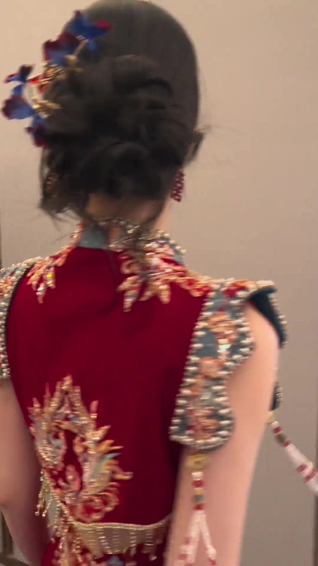 出嫁那天，妈妈给选的旗袍被夸爆了！