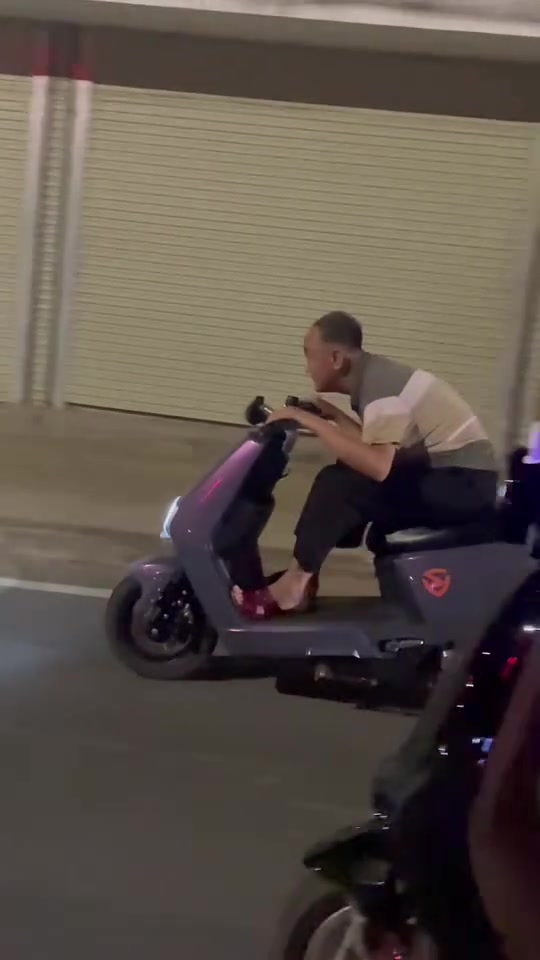 你大爷还是你大爷，这车开的也怪猛的