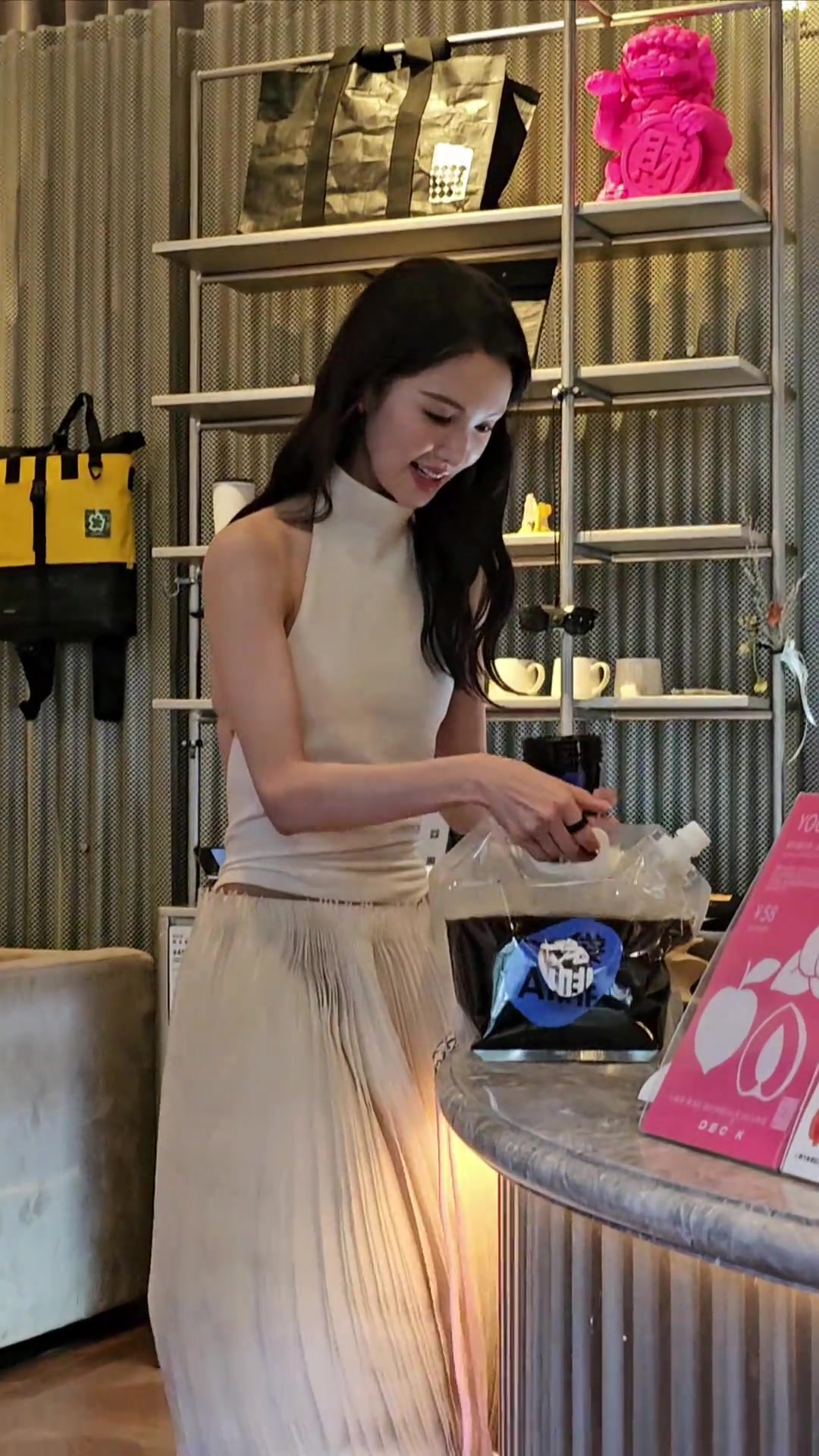 在咖啡店还能偶遇金晨这次去的真值！