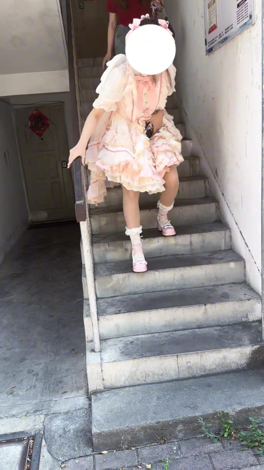 穿高跟鞋就不会走路了