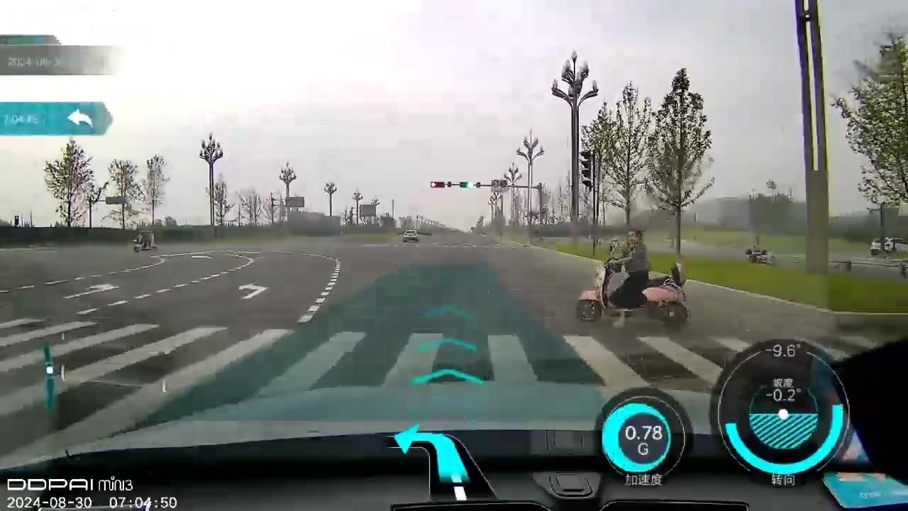 红绿灯还是需要减速行驶