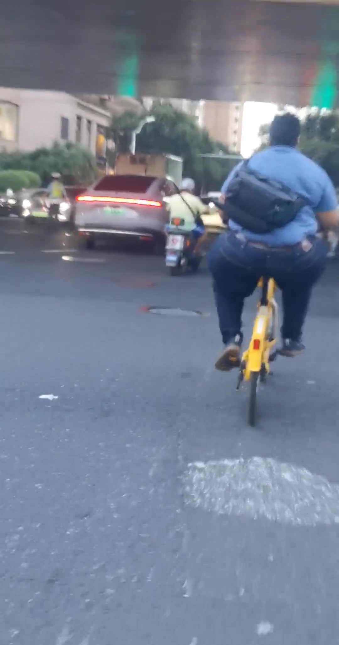 男人也有卡戴珊身材的！