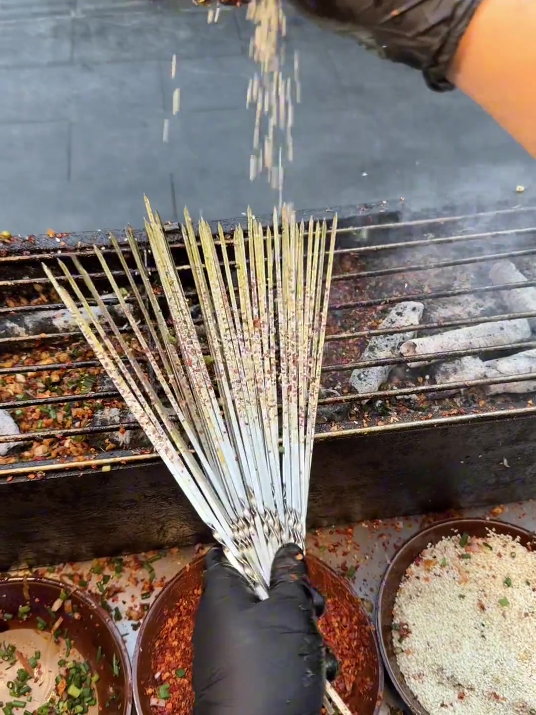 总要请好朋友吃个烤铁签子吧！