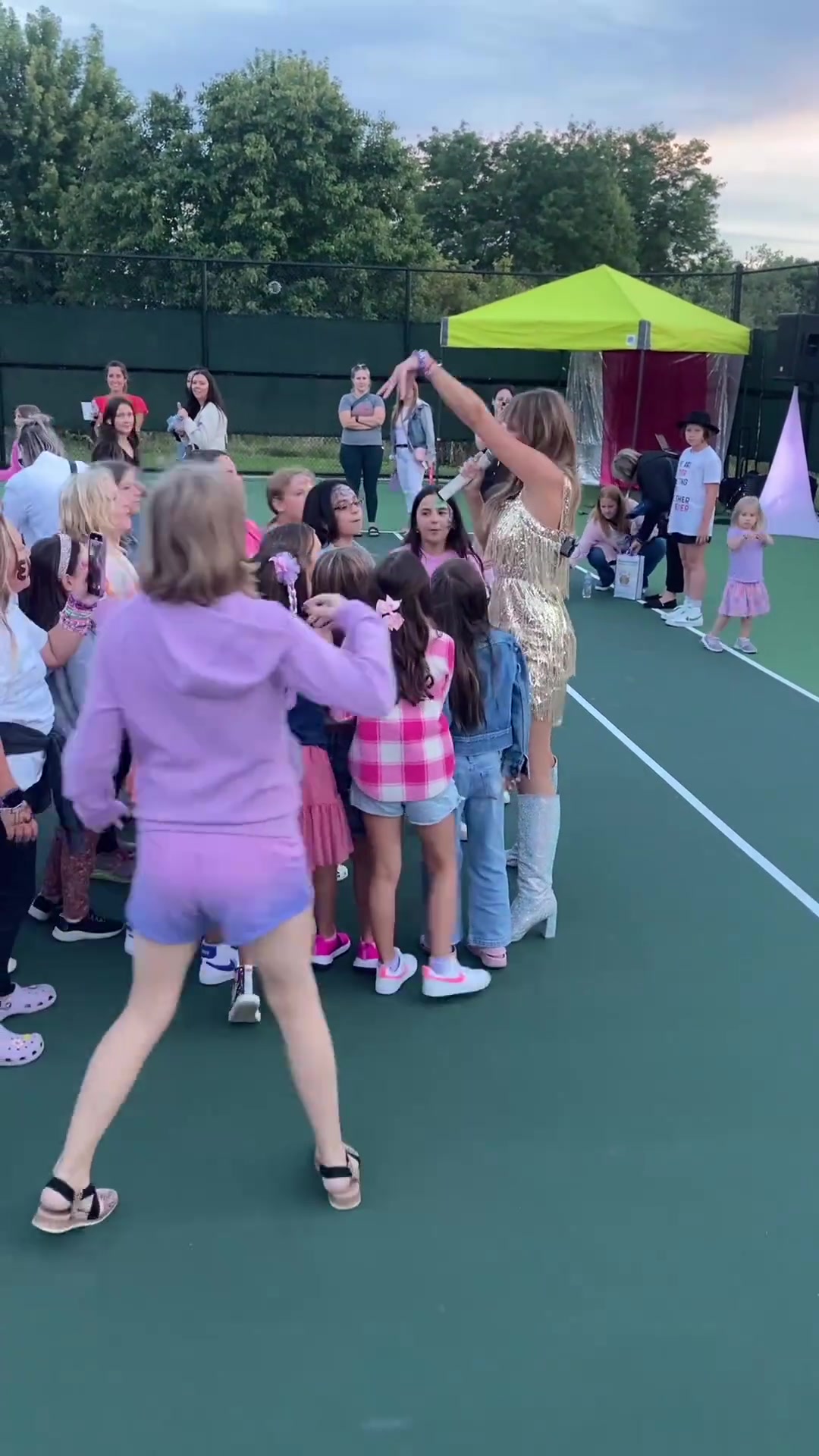 泰勒斯威夫特暑期下乡社会实践演唱会