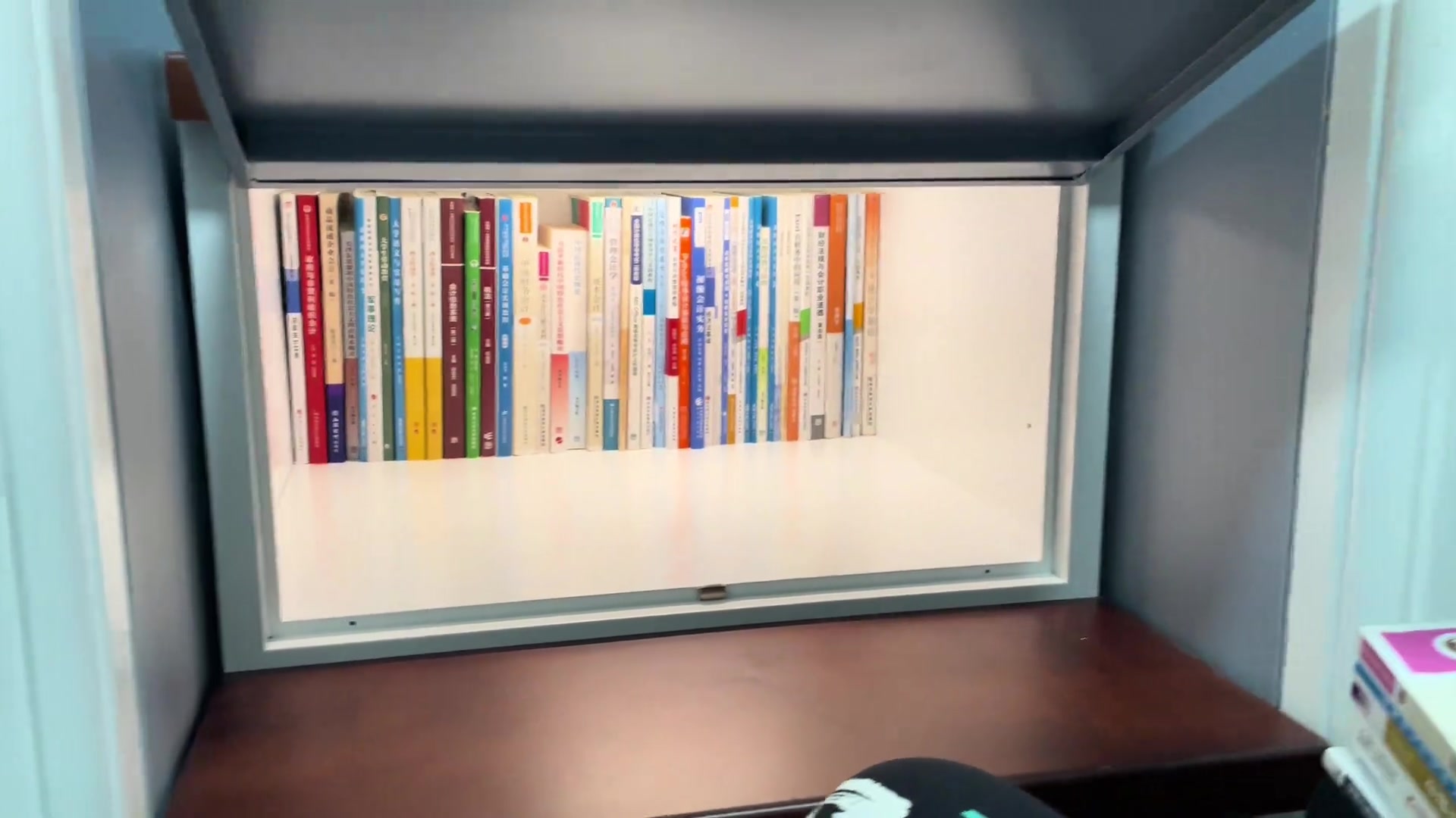 这么高级书都住单间呢