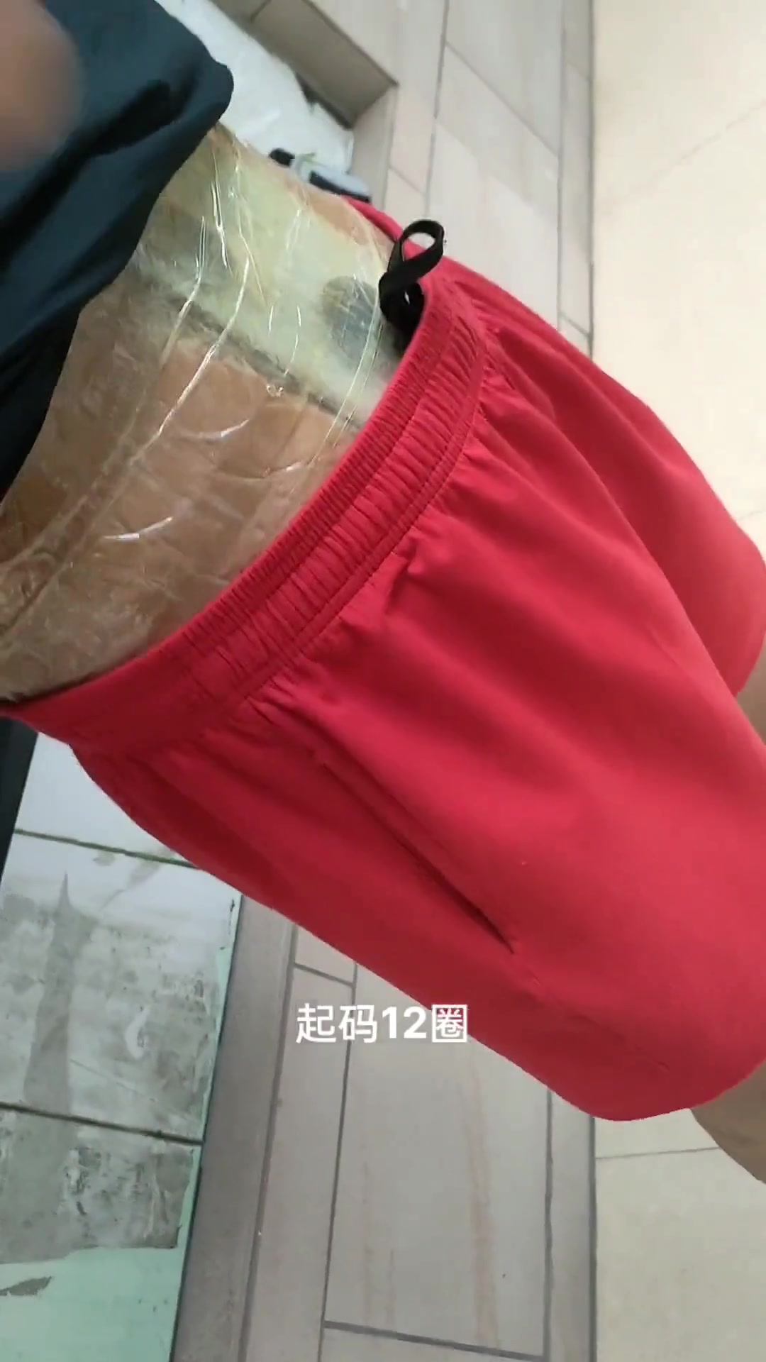 老人每天用胶袋缠腰12圈，二十年每天如此！