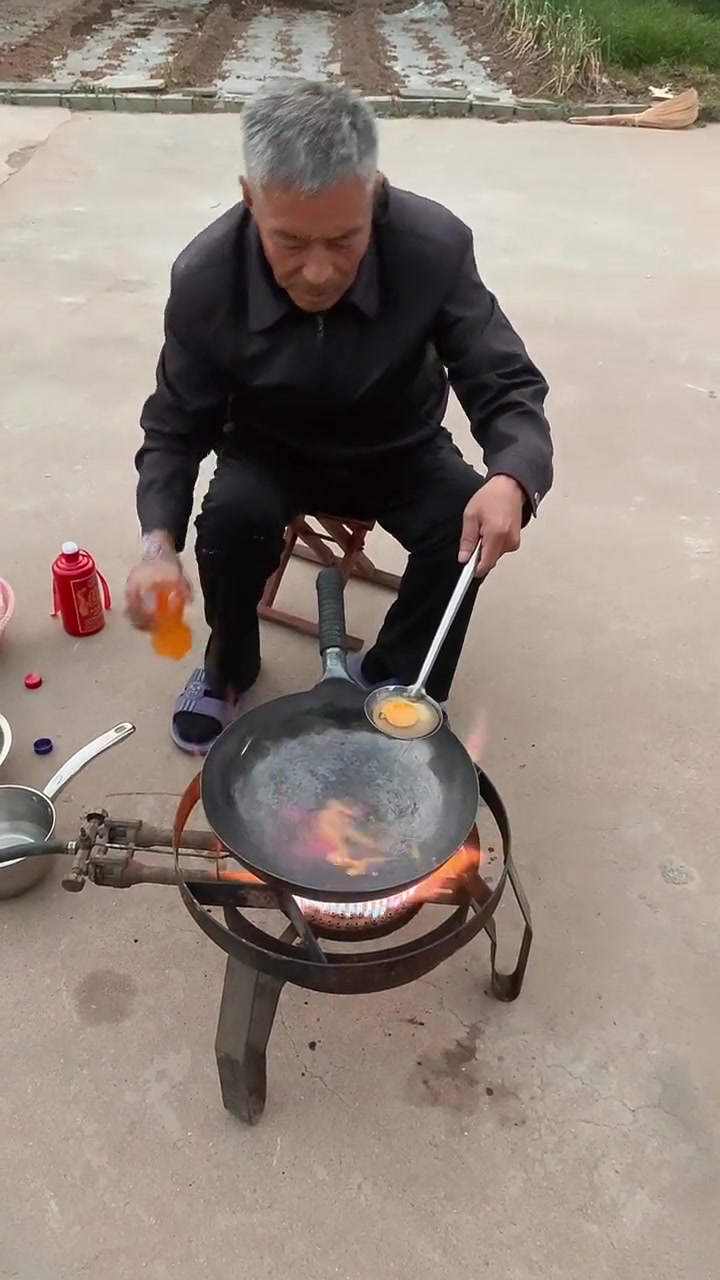 好一个芬达戏鸡！看得我一愣一愣的...