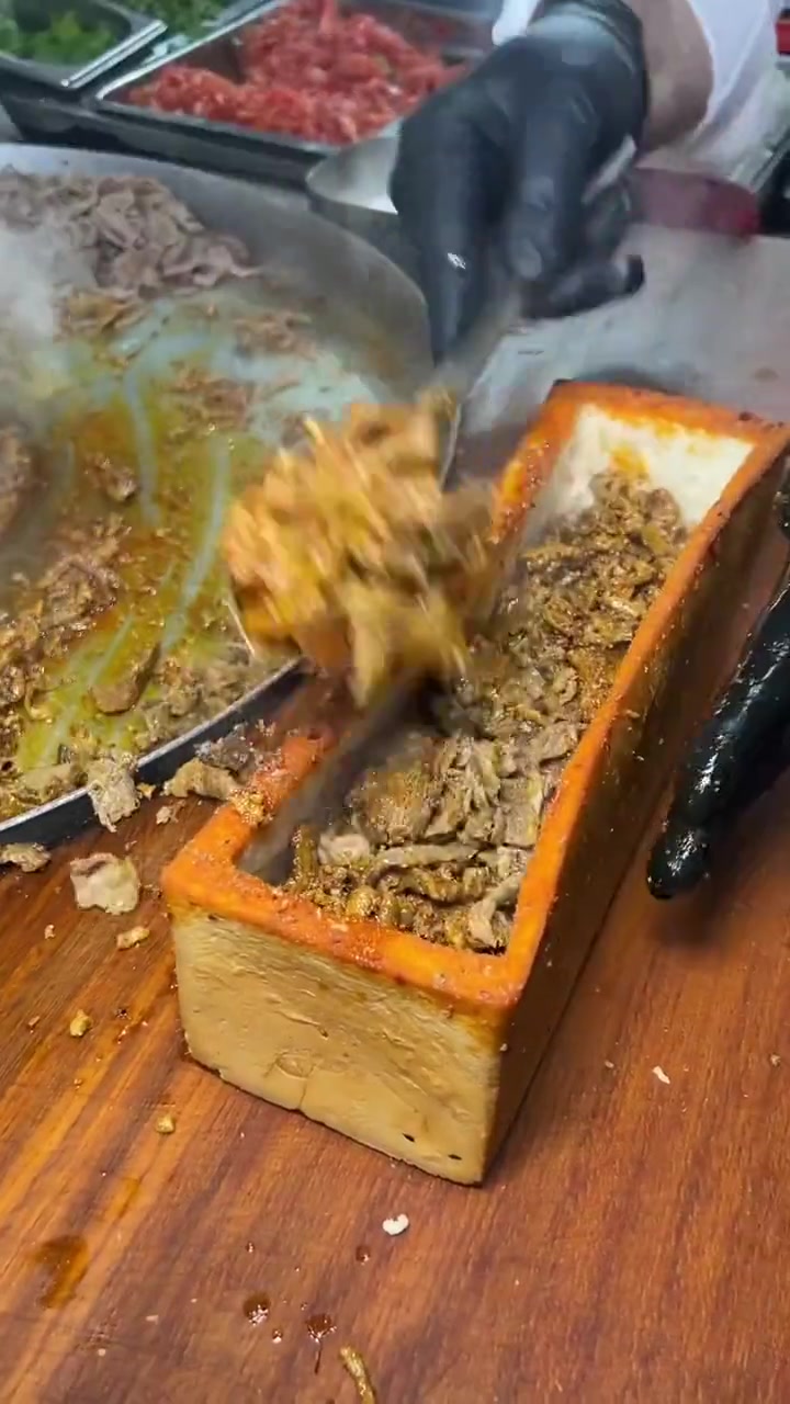 碳水炸弹！外国人有自己的肉夹馍！