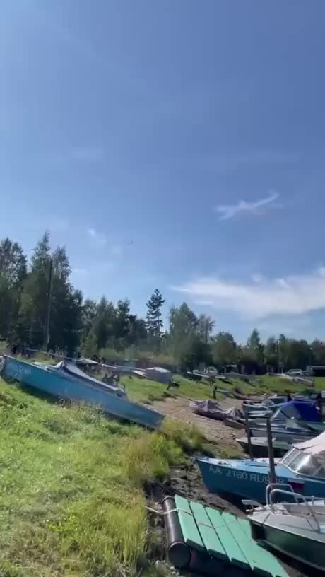 这飞机是咋啦搁天上做杂技呢