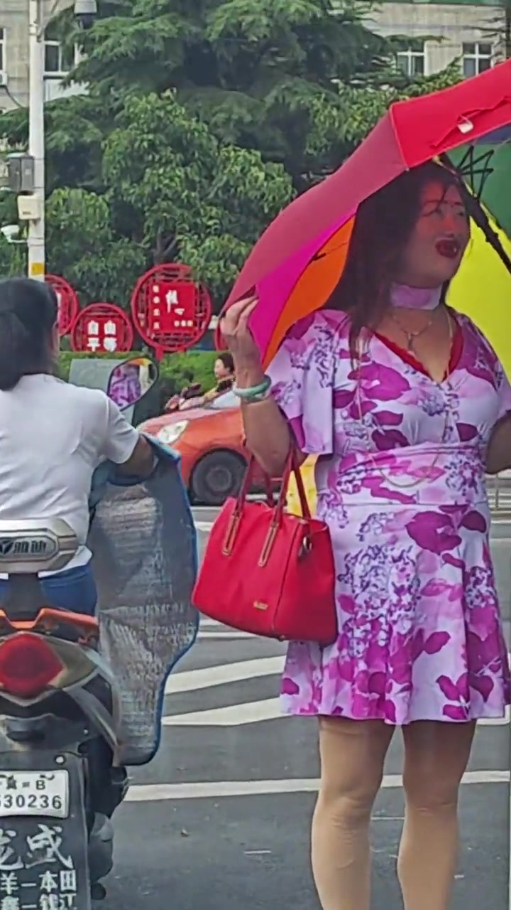 小女孩：鬼进化到白天都出来了吗