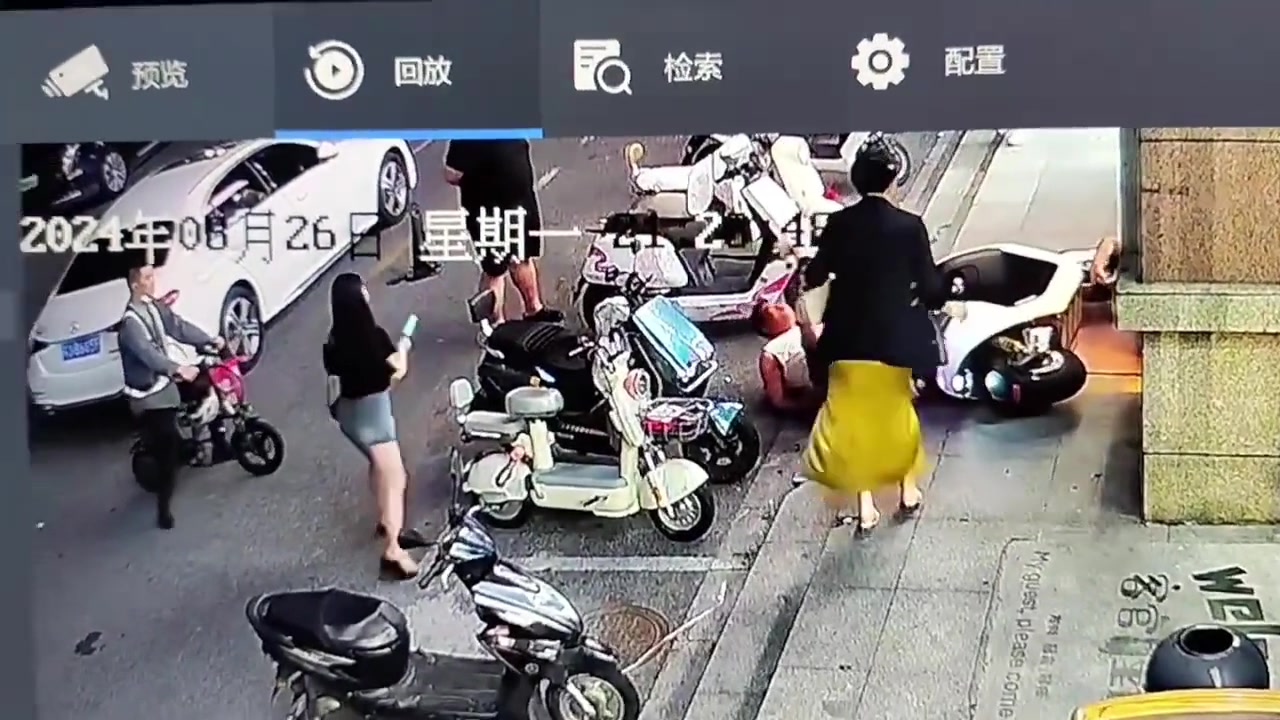 车钥匙没拔，被个喝醉的人乱动了